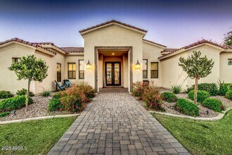2836 E Carob Dr in Chandler, AZ - Building Photo - Building Photo