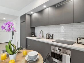 227 NE 2nd St, Unit 2706 in Miami, FL - Building Photo - Building Photo