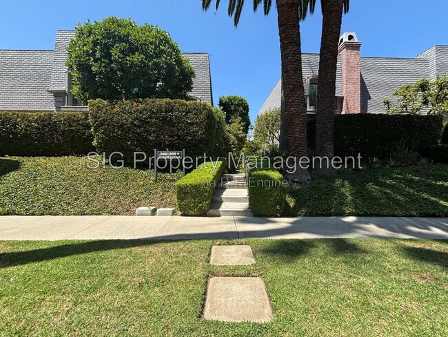 property at 352 S Orange Grove Blvd