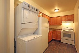 Pinewood Apartments in Hampton, VA - Building Photo - Interior Photo