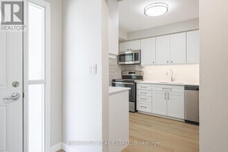 570 Waverly St N in Oshawa, ON - Building Photo - Building Photo