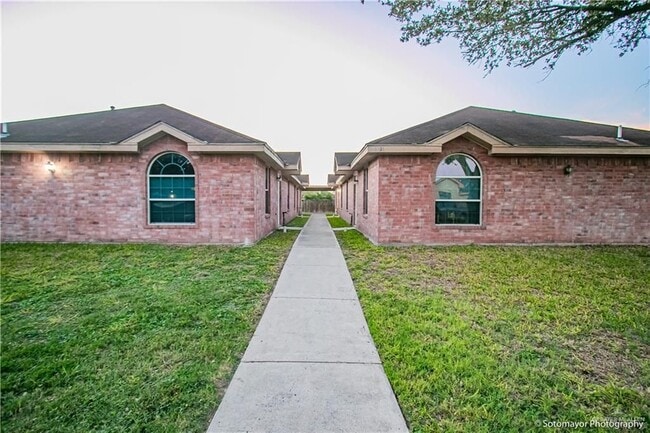 property at 1921 Aruba Dr