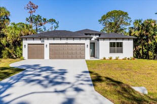 2732 Mather Ln in North Port, FL - Building Photo
