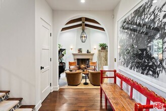 12234 Falkirk Ln in Los Angeles, CA - Building Photo - Building Photo