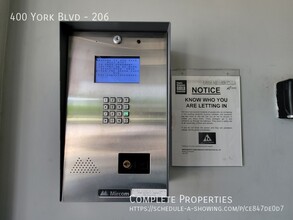 400 York Blvd in Hamilton, ON - Building Photo - Building Photo