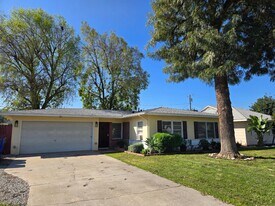 3720 Yosemite Way in Riverside, CA - Building Photo