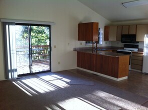 4104 Petersville Rd NE in Bremerton, WA - Building Photo - Building Photo