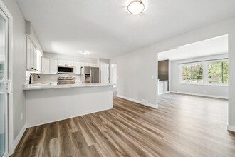 6408 81st Ave N in Minneapolis, MN - Building Photo - Building Photo