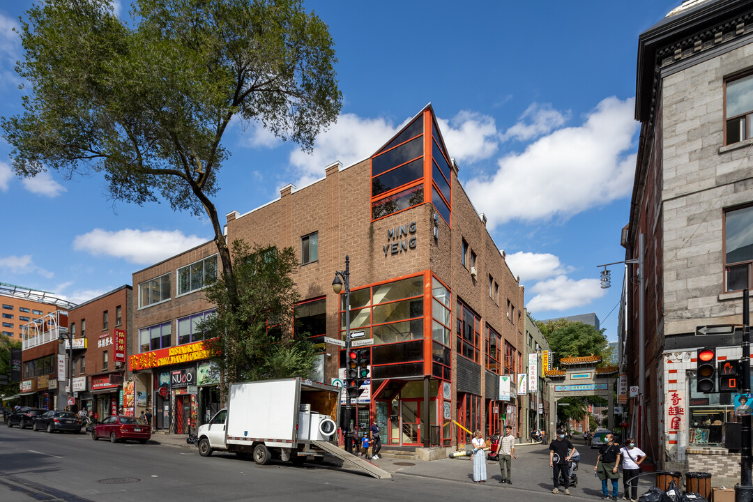 1051-1053A Saint-Laurent in Montréal, QC - Building Photo