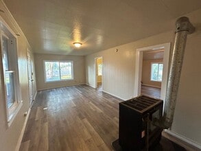 4305 Frieda Ave in Klamath Falls, OR - Building Photo - Building Photo