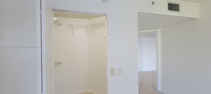 150 NW 96th Ave in Pembroke Pines, FL - Building Photo - Building Photo