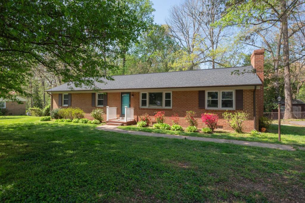 2900 Clintwood Rd in Midlothian, VA - Building Photo