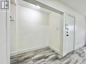 15 Stavebank Rd S in Mississauga, ON - Building Photo - Building Photo