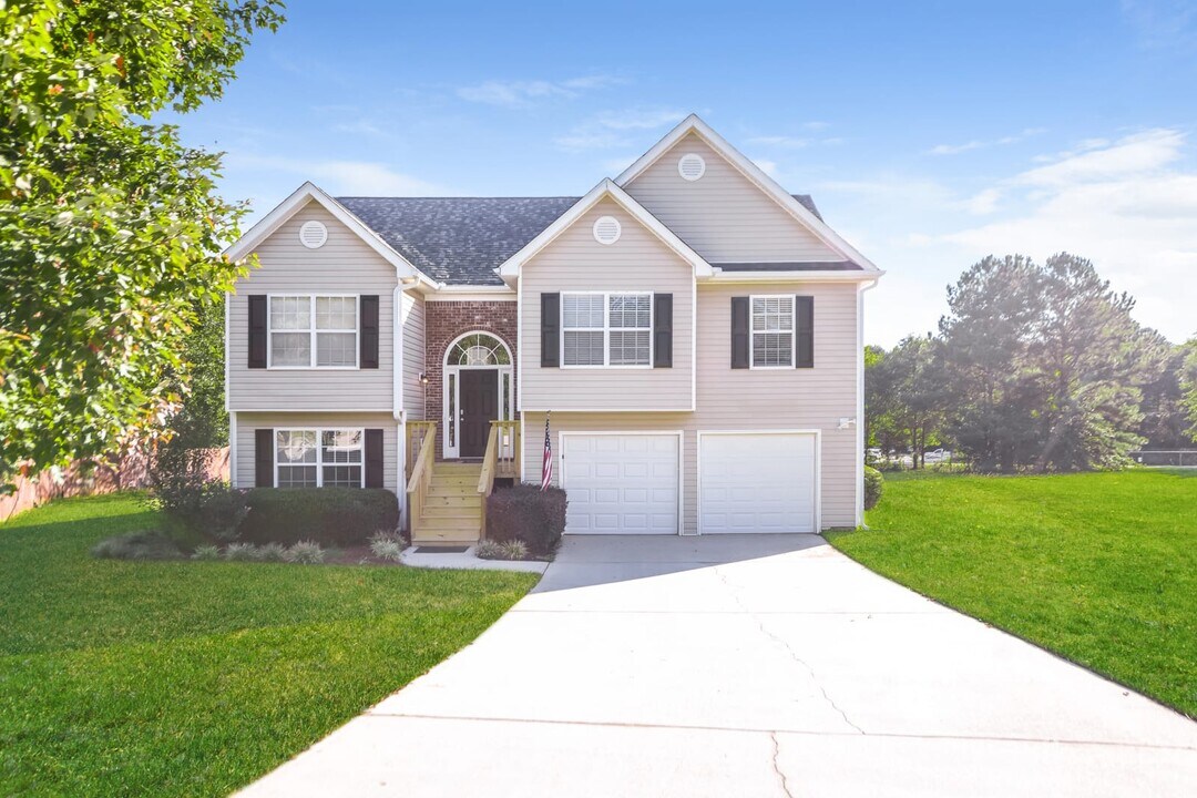 517 Hamlet Dr in Loganville, GA - Building Photo
