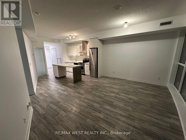 51-1551 E Liberty St in Toronto, ON - Building Photo - Building Photo