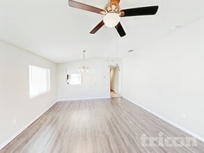 533 Scarlet Maple Ct in Plant City, FL - Foto de edificio - Building Photo