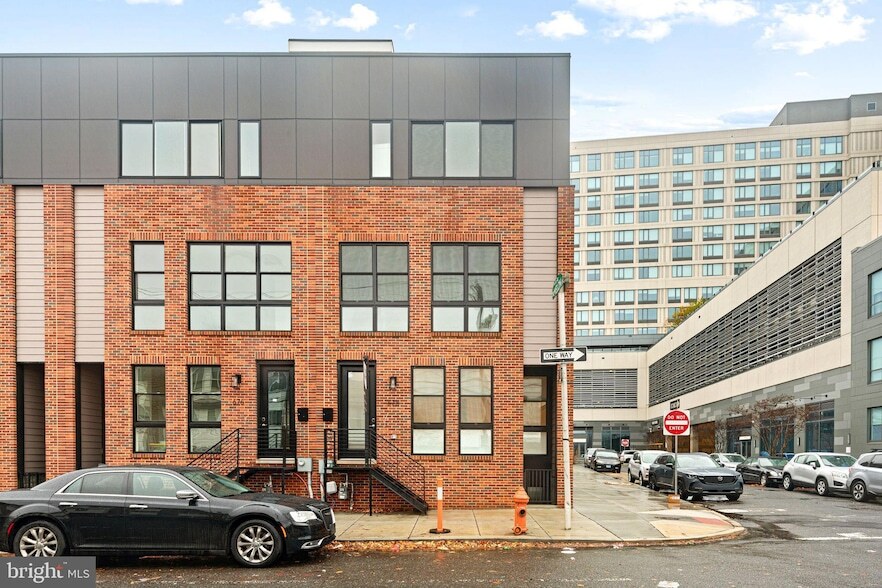 678 N 13th St, Unit I03 in Philadelphia, PA - Building Photo