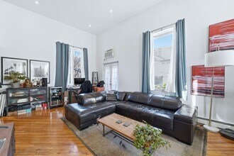 174 Grand St in Jersey City, NJ - Building Photo - Building Photo