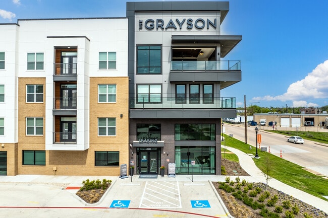 The Grayson on 4th in Fort Worth, TX - Building Photo - Building Photo