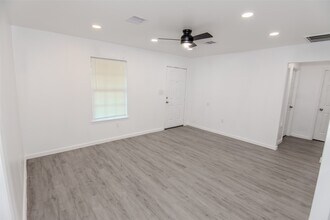 9210 St Lo Rd in Houston, TX - Building Photo - Building Photo