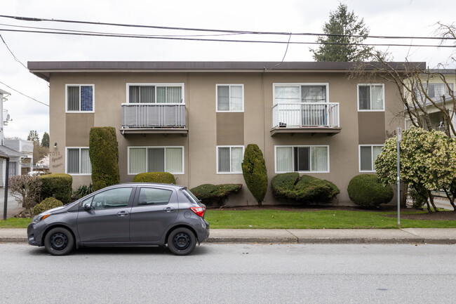 7016 Linden Av in Burnaby, BC - Building Photo - Building Photo