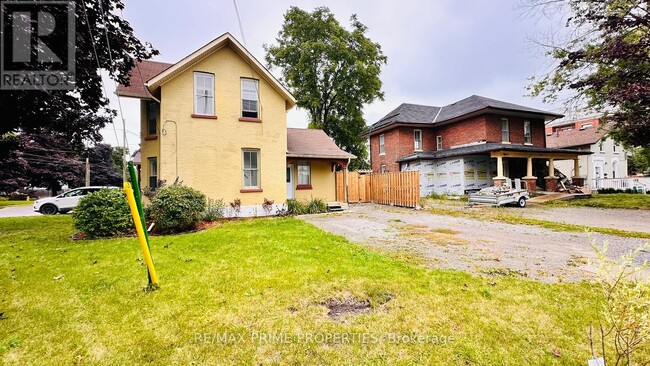 34 Sussex St S in Kawartha Lakes, ON - Building Photo - Building Photo