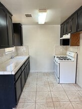 131 S Owens St in Bakersfield, CA - Building Photo - Building Photo