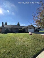 4909 W Leighson Ave in Visalia, CA - Building Photo