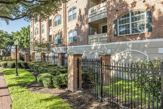 The Renaissance at River Oaks in Houston, TX - Building Photo - Building Photo