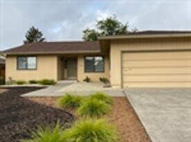8835 Hood Mountain Cir in Santa Rosa, CA - Building Photo