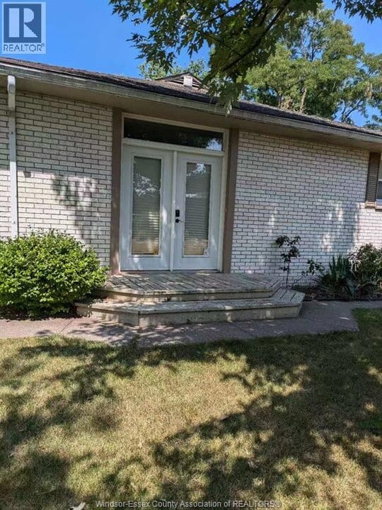 372 Brighton Rd in Windsor, ON - Building Photo