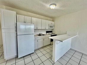 2987 NW 46th St in Miami, FL - Building Photo - Building Photo