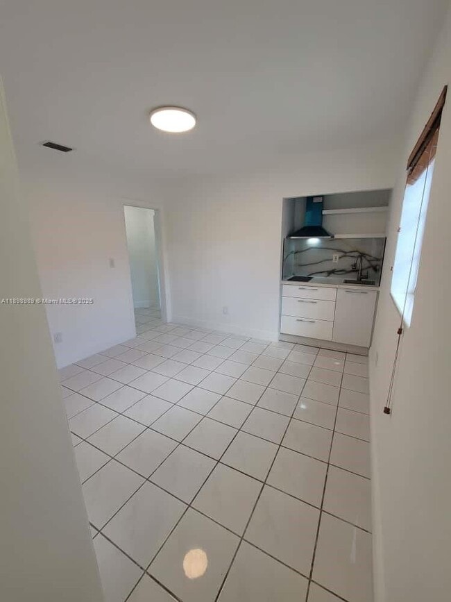1120 SW 96th Ave in Miami, FL - Building Photo - Building Photo