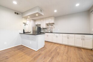 2750 Holly Hall St in Houston, TX - Building Photo