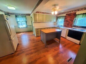 592 Plymouth St, Unit 1 in Halifax, MA - Building Photo - Building Photo