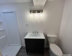 40 Talcott Dr in East Northport, NY - Building Photo - Building Photo