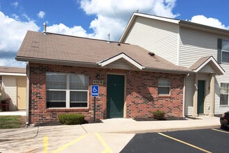 Glenwood Village in Findlay, OH - Building Photo - Building Photo