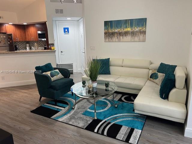 565 Vista Isles Dr in Sunrise, FL - Building Photo