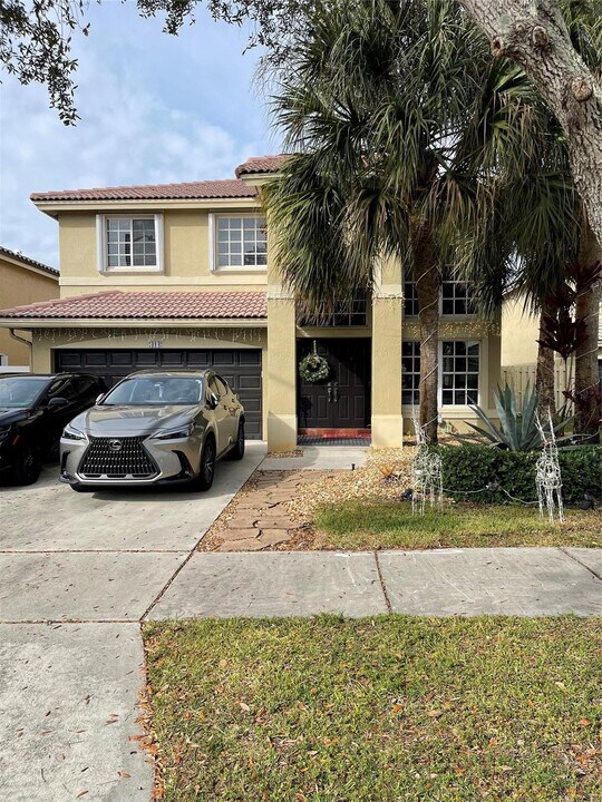 414 SW 205th Ave in Pembroke Pines, FL - Building Photo