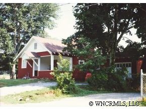 190 Powell St in Hendersonville, NC - Building Photo