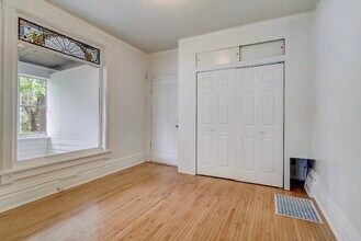 125 Oak St, Unit 1 in Elgin, IL - Building Photo - Building Photo