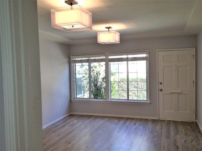 5169 Pickford St, Unit 5169 in Los Angeles, CA - Foto de edificio - Building Photo