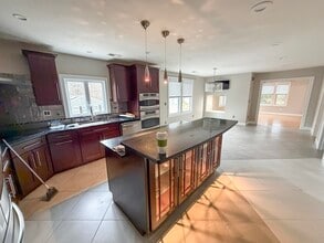 1132 W Boylston St in Worcester, MA - Foto de edificio - Building Photo