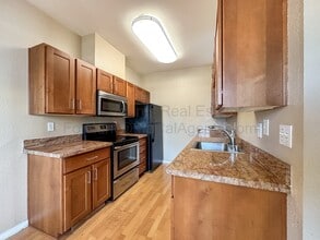 13 Schooner Ct in Richmond, CA - Building Photo - Building Photo