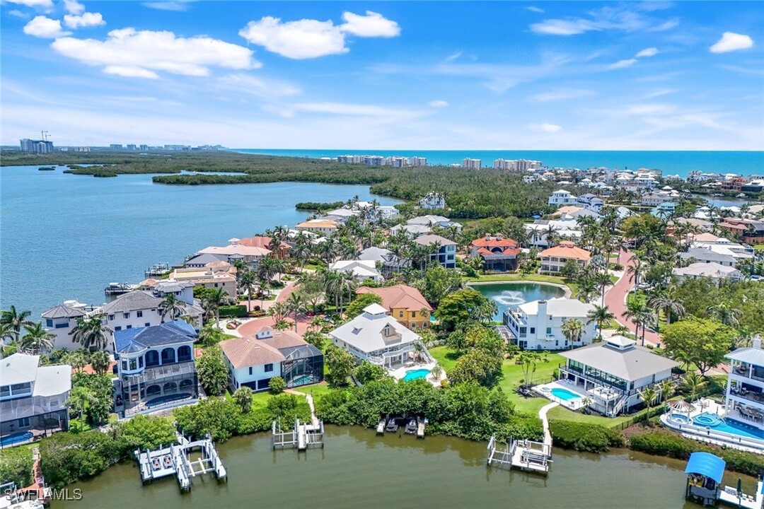 203 San Mateo Dr in Bonita Springs, FL - Building Photo