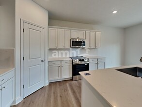 9202 Henley Ave in Reynoldsburg, OH - Foto de edificio - Building Photo