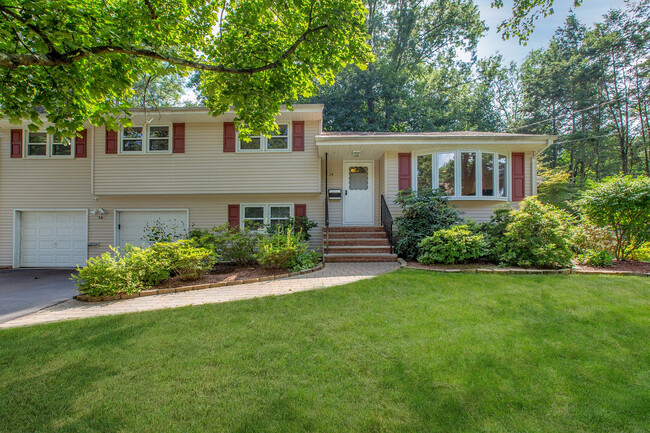 14 Ridge Rd in Cresskill, NJ - Building Photo - Building Photo