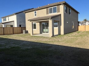 1108 Jarupa Dr in Lathrop, CA - Building Photo - Building Photo