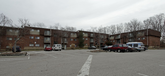 Island Breeze Apartments in Cincinnati, OH - Building Photo - Building Photo