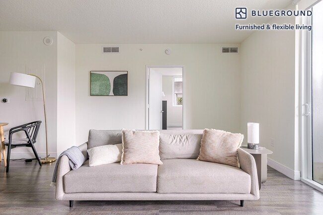 110 SW 12th St in Miami, FL - Building Photo - Building Photo